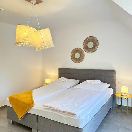 Amao-curry I 100qm I Exklusives Loft Ueber 3 Etagen I King-size Betten U Netflix Lahr (Baden-Wurttemberg)