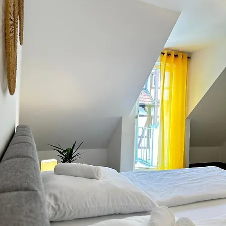 Amao-curry I 100qm I Exklusives Loft Ueber 3 Etagen I King-size Betten U Netflix Apartment *