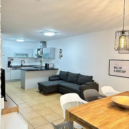 Apartment Amao-curry I 100qm I Exklusives Loft Ueber 3 Etagen I King-size Betten U Netflix *