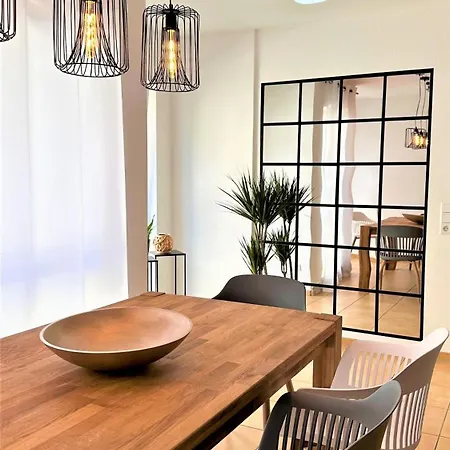 Amao-curry I 100qm I Exklusives Loft Ueber 3 Etagen I King-size Betten U Netflix Apartment *